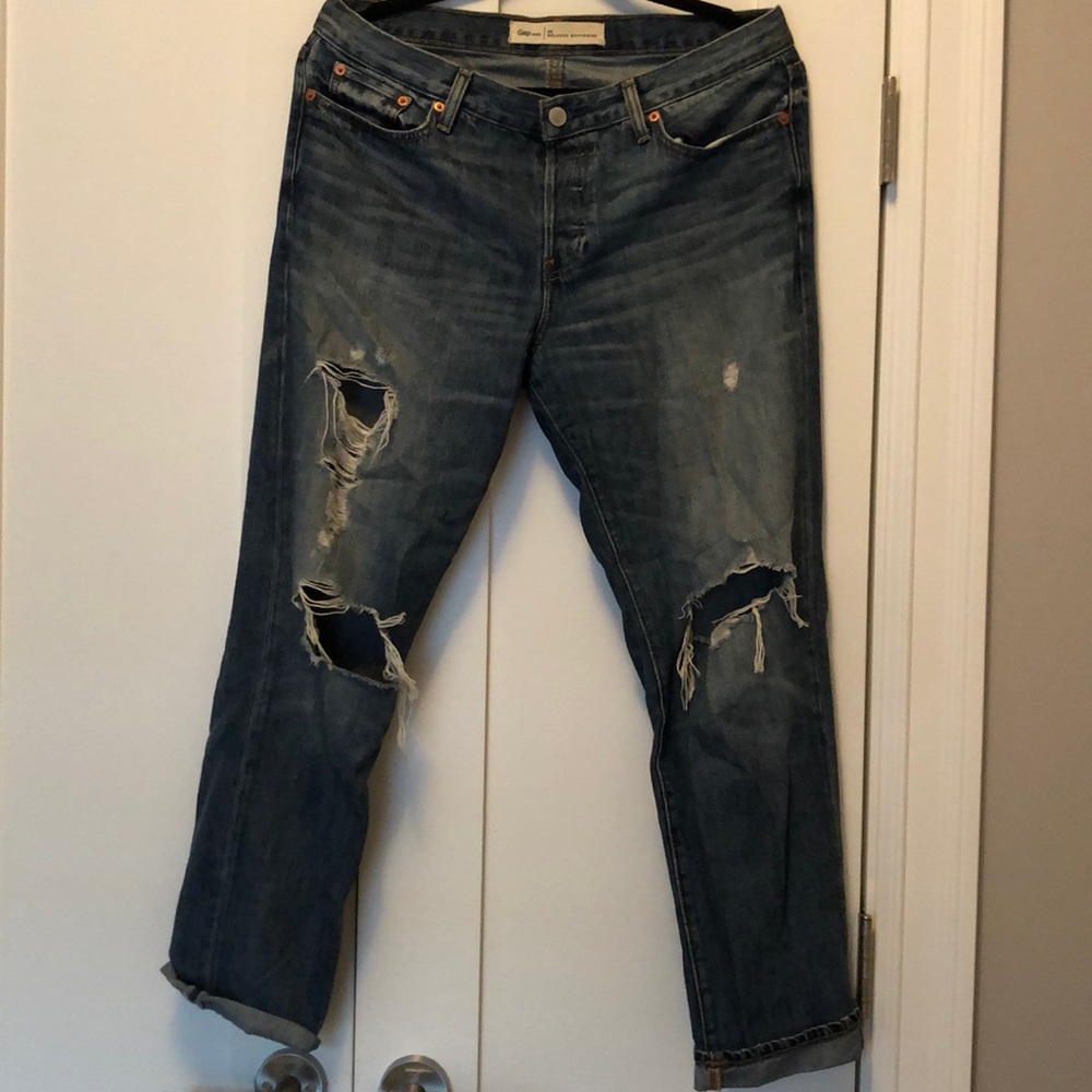 Relaxed boyfriend ripped jeans